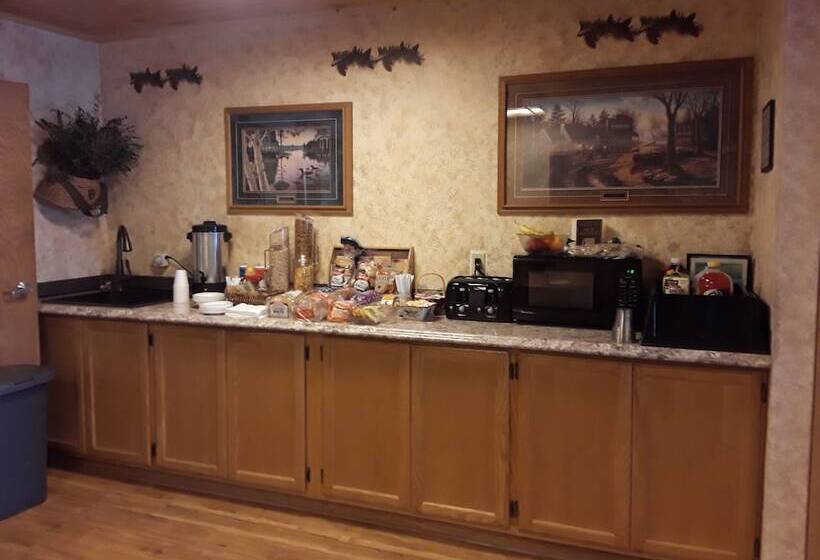 فندق على الطريق Chicaugon Lake Inn