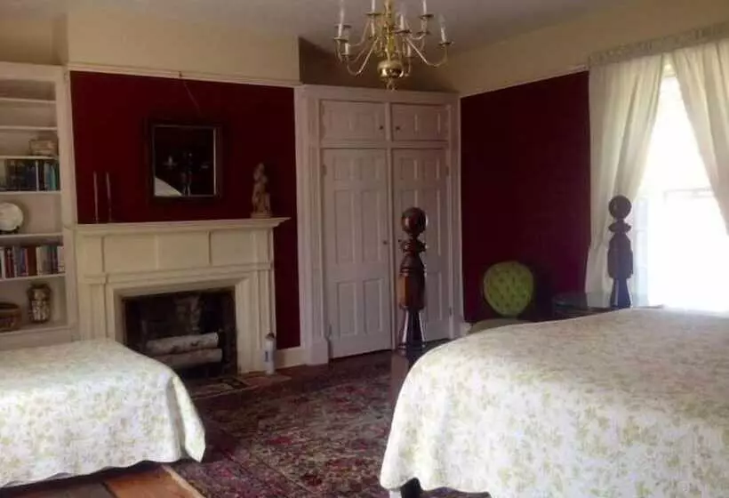 Majatalo Maysville Manor Bed & Breakfast