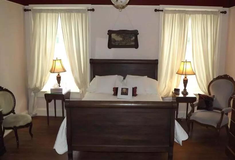 Majatalo Maysville Manor Bed & Breakfast