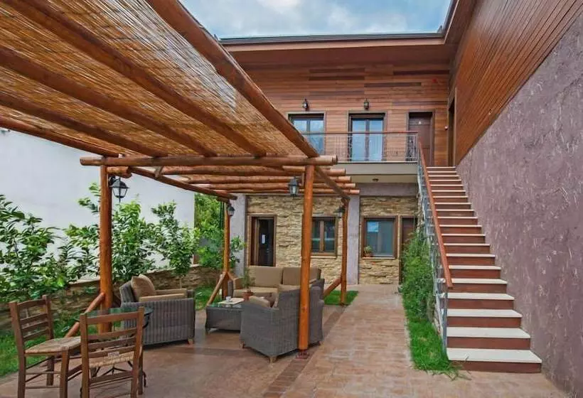 Majatalo Polys Guest House