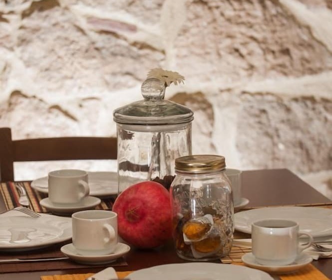 Pensão Polys Guest House