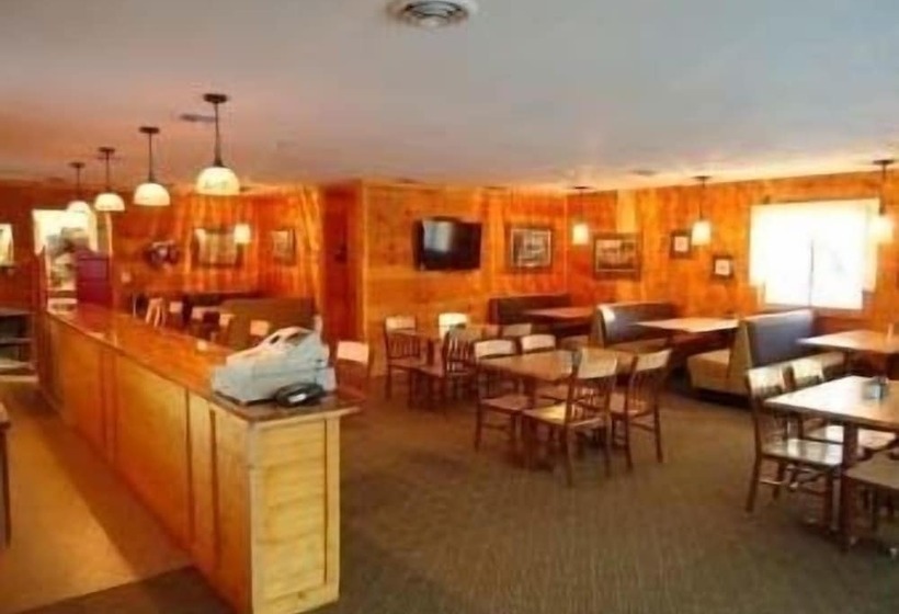 Red Door Resort & Motel