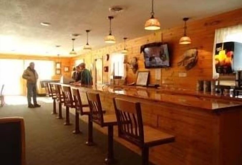 Red Door Resort & Motel