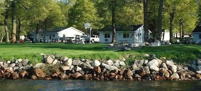 Red Door Resort & Motel