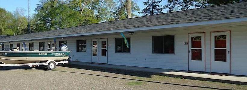 Red Door Resort & Motel