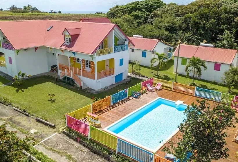 اقامتگاه Au Jardin Debeauséjour