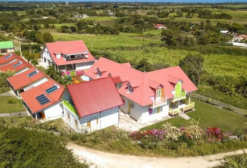 اقامتگاه Au Jardin Debeauséjour