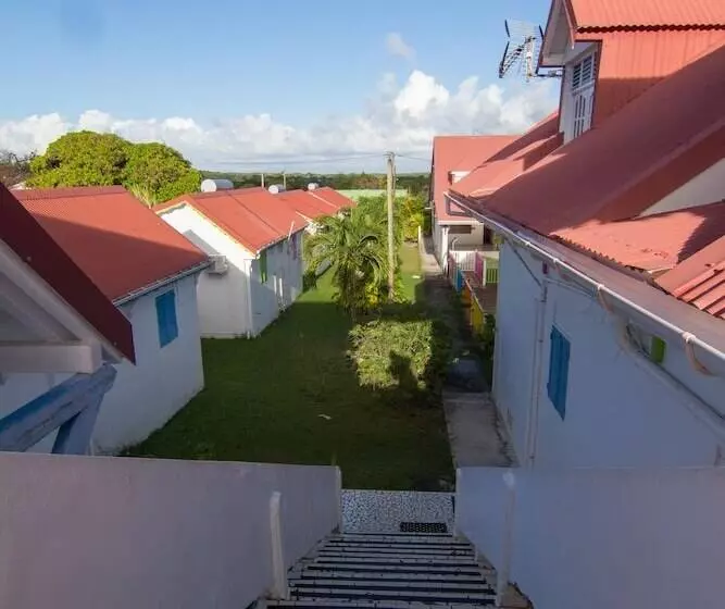 اقامتگاه Au Jardin Debeauséjour