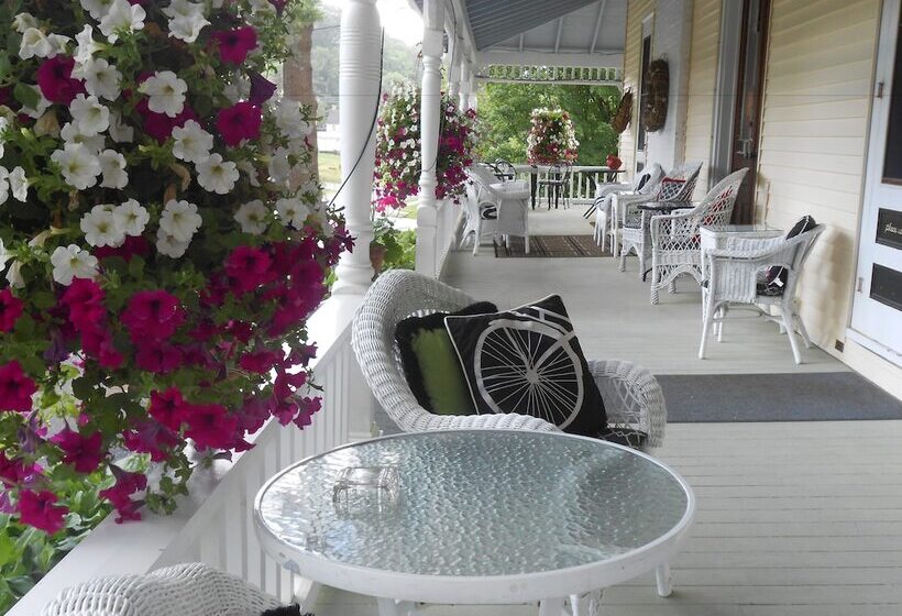 민박 Rockwell Falls Inn And Wine Bar