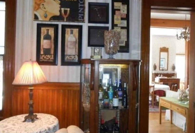 민박 Rockwell Falls Inn And Wine Bar