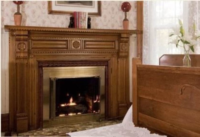 민박 Rockwell Falls Inn And Wine Bar