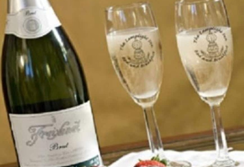 민박 Rockwell Falls Inn And Wine Bar