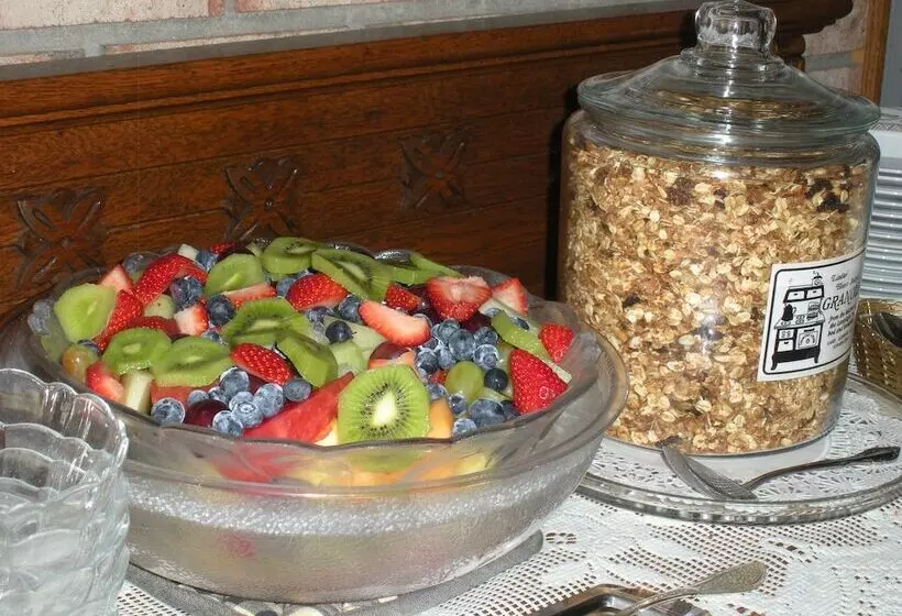 Aamiaismajoitus (B&B) Rockwell Falls Inn And Wine Bar