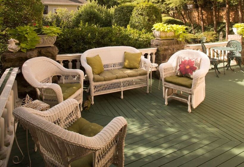 The Lion And The Rose B&b