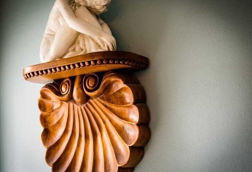 The Lion And The Rose B&b