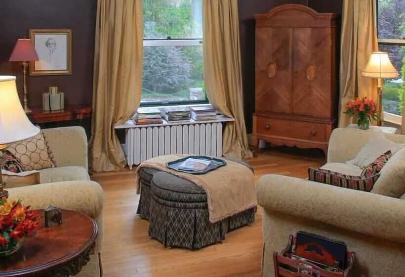 The Lion And The Rose B&b