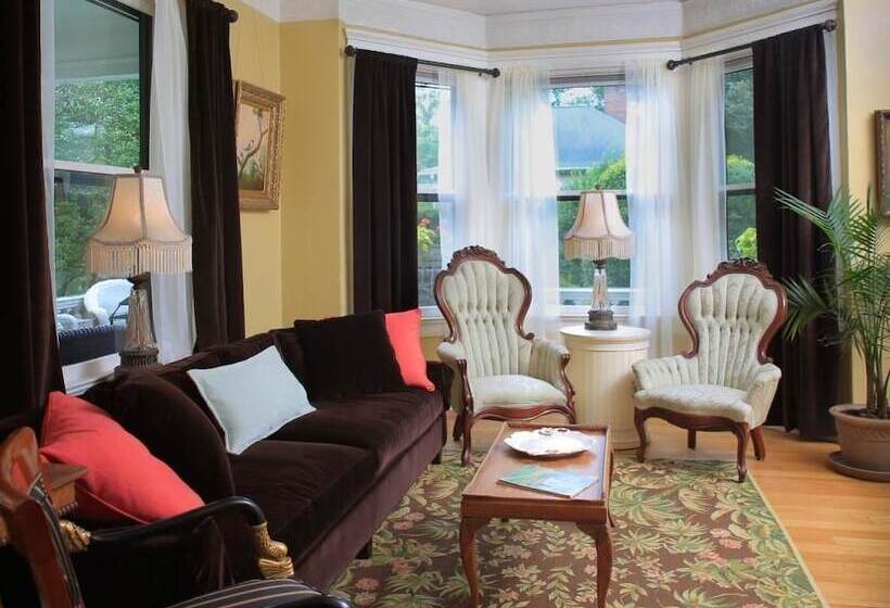 The Lion And The Rose B&b