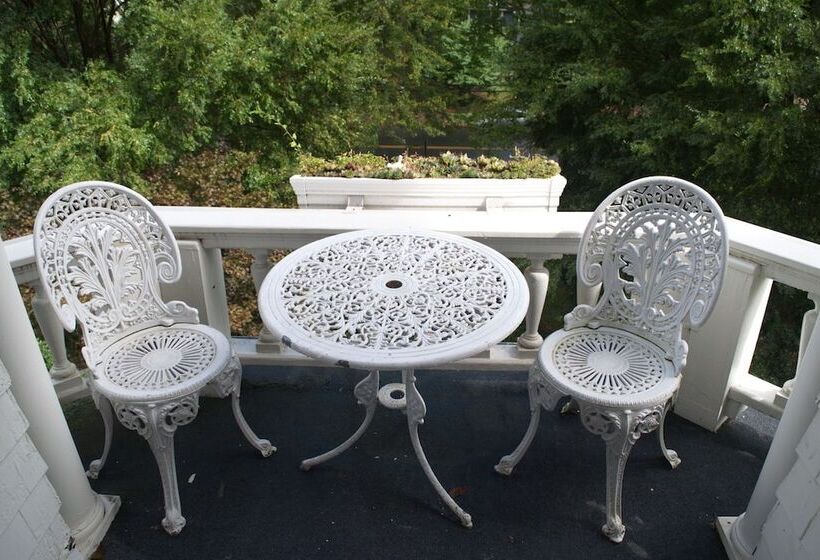 The Lion And The Rose B&b