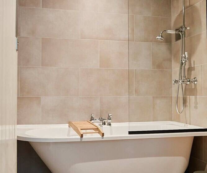 ベッドアンドブレックファースト The Bucks Head