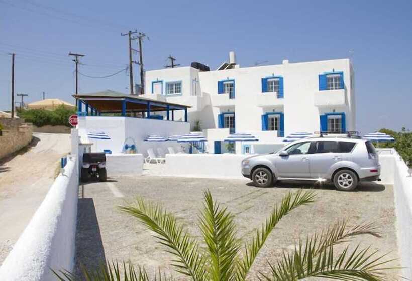 Blue Dolphin Studios And Apartment