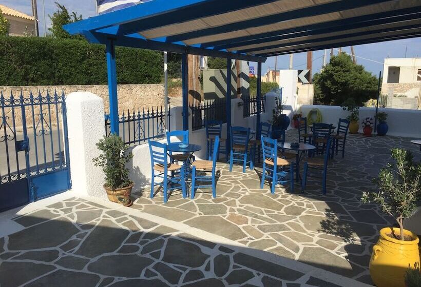 Blue Dolphin Studios And Apartment