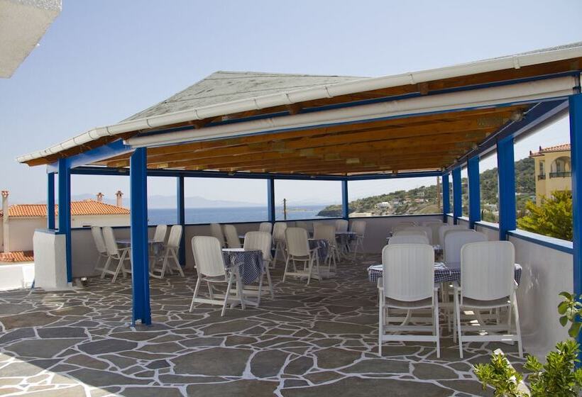 Blue Dolphin Studios And Apartment