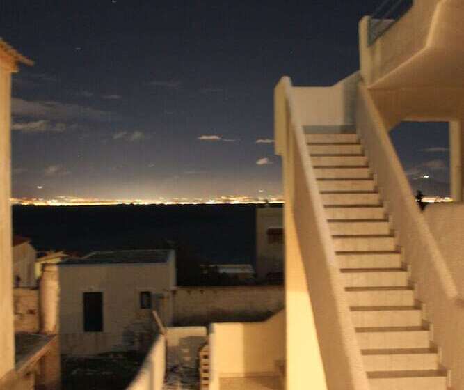 Blue Dolphin Studios And Apartment