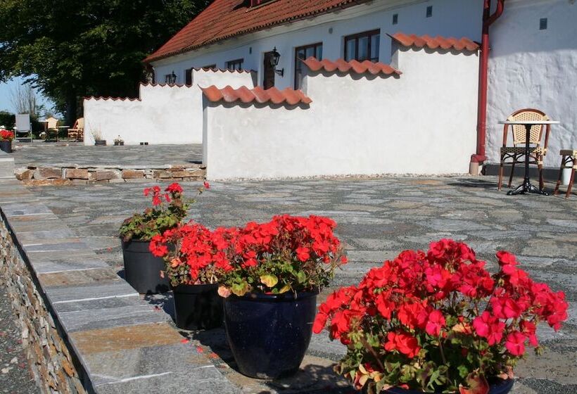 Hoby Gård Bed & Breakfast