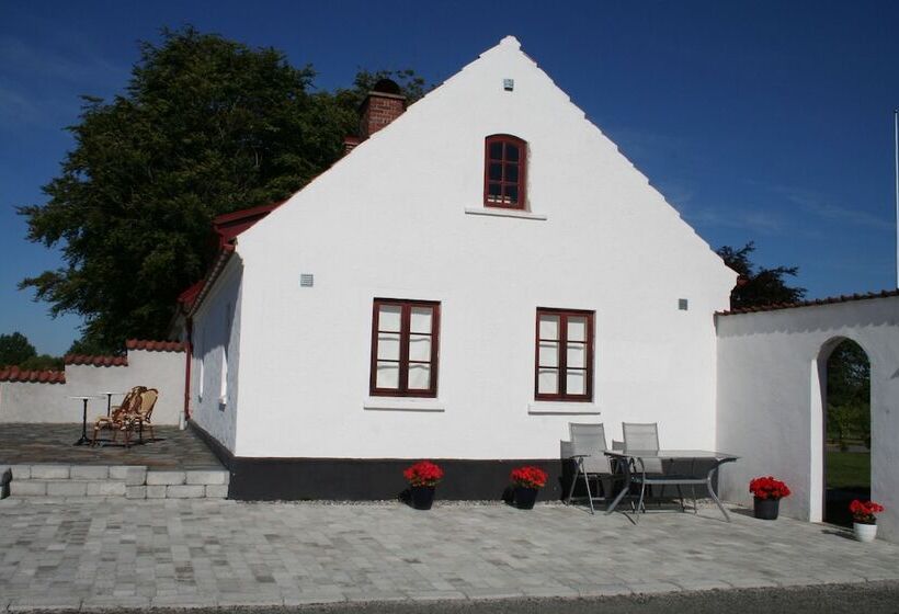 Hoby Gård Bed & Breakfast