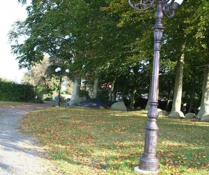 Hoby Gård Bed & Breakfast