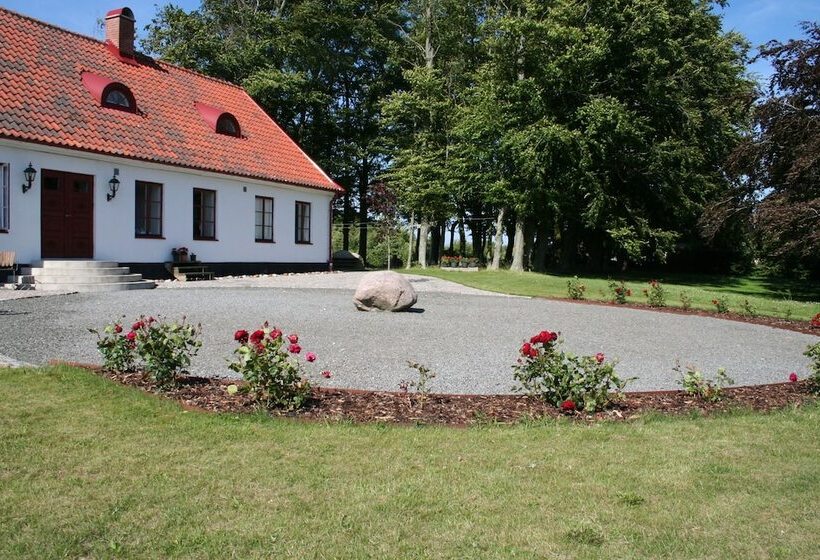 Hoby Gård Bed & Breakfast