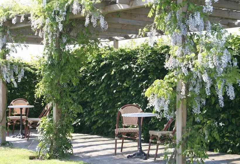 Hoby Gård Bed & Breakfast