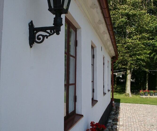 Hoby Gård Bed & Breakfast