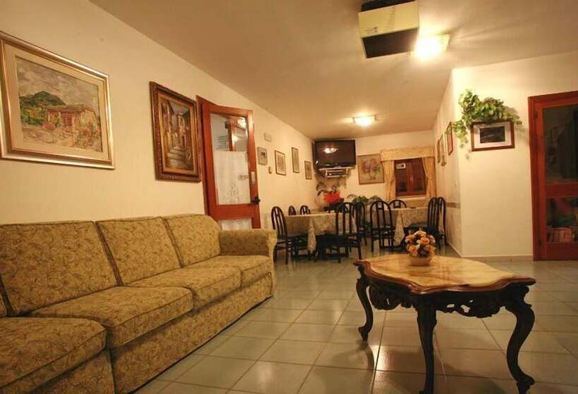 簡易ホテル Albergo Ristorante Il Pescatore