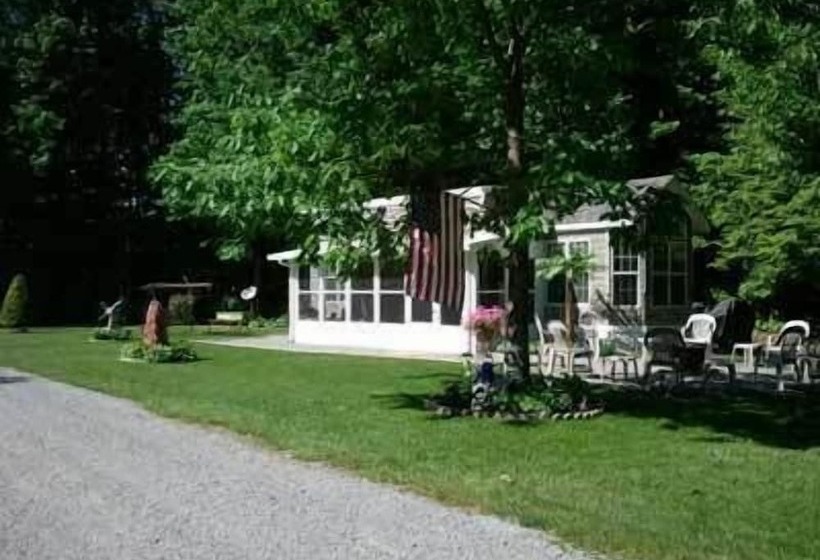 בית מלון כפרי Alpine Lake Lakefront Cabin 5