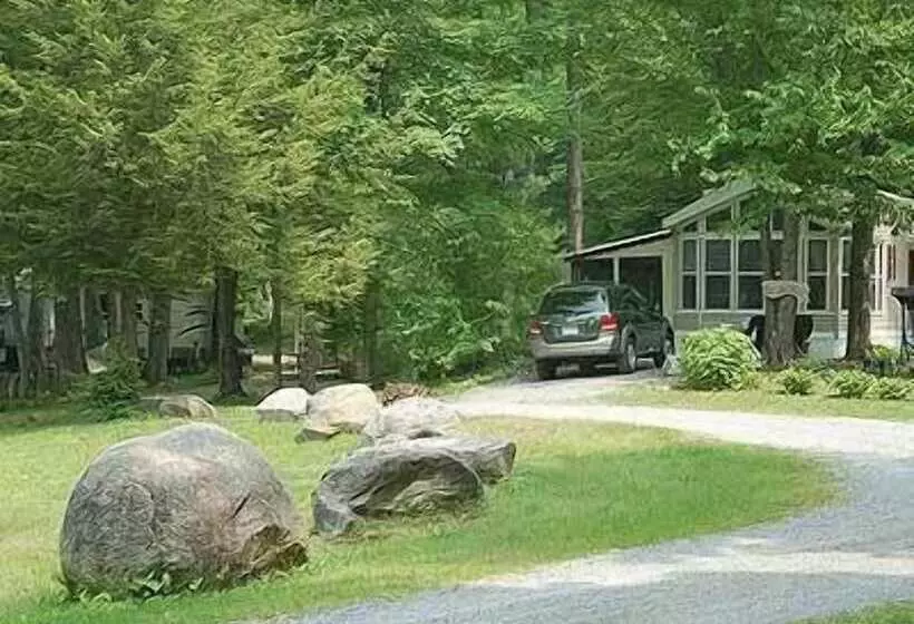 Hotelli Alpine Lake Lakefront Cabin 5