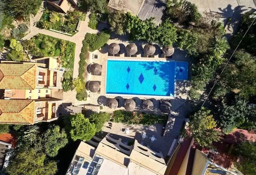 Hotelli Angelina Aegina Boutique Escape