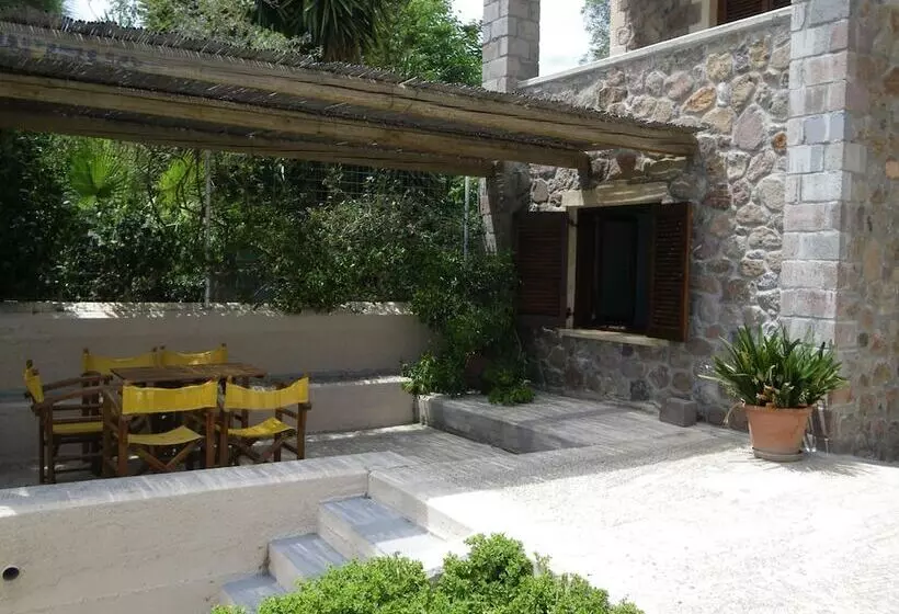 Hotelli Angelina Aegina Boutique Escape