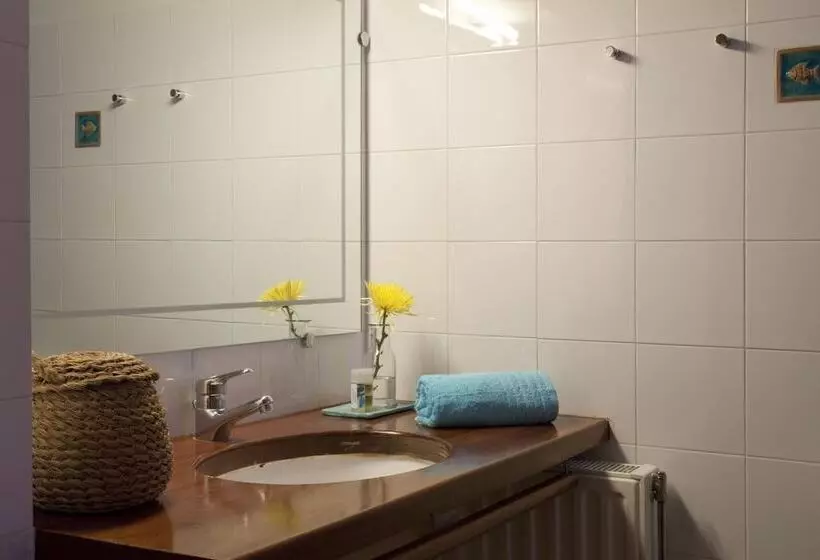 Hotelli Angelina Aegina Boutique Escape