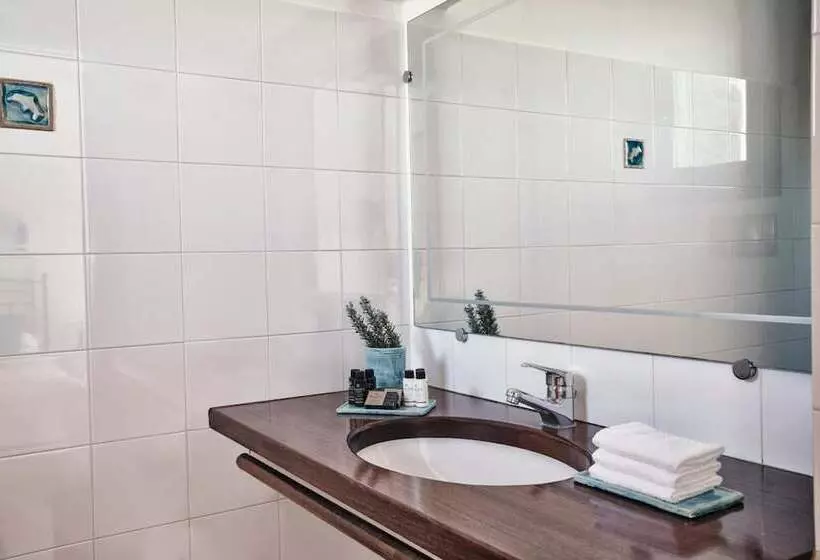 Hotelli Angelina Aegina Boutique Escape