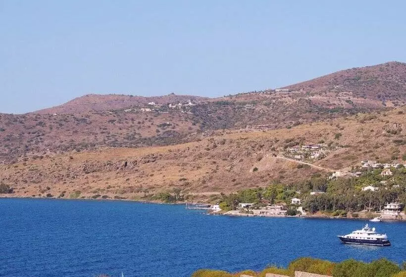 Hotelli Angelina Aegina Boutique Escape