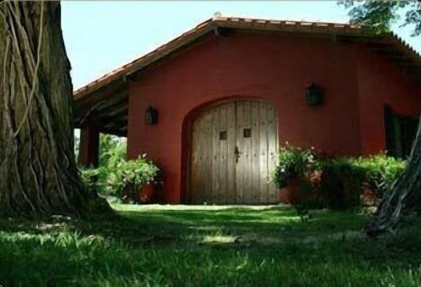 Hotel Estancia El Cencerro