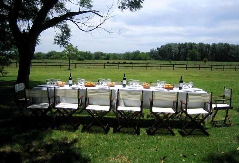 Hotel Estancia El Cencerro