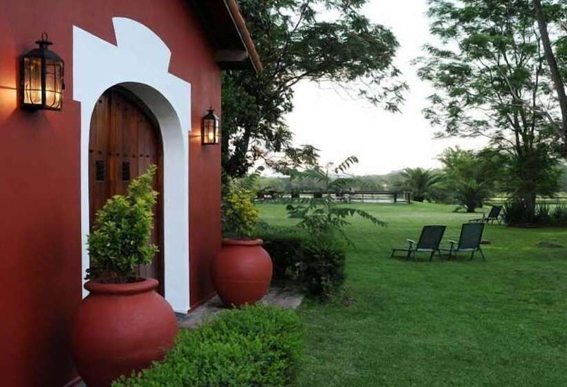 Hotel Estancia El Cencerro