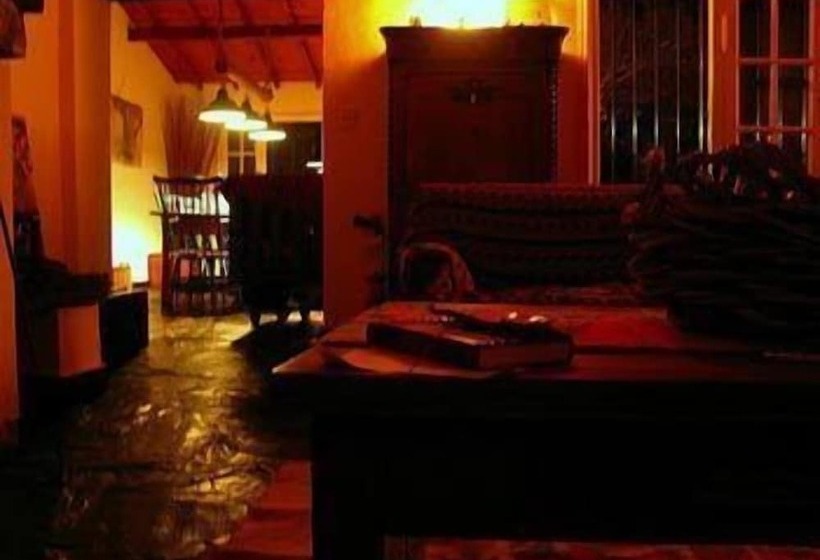 Hotel Estancia El Cencerro