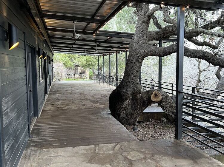 Hotel Hideout On The Horseshoe