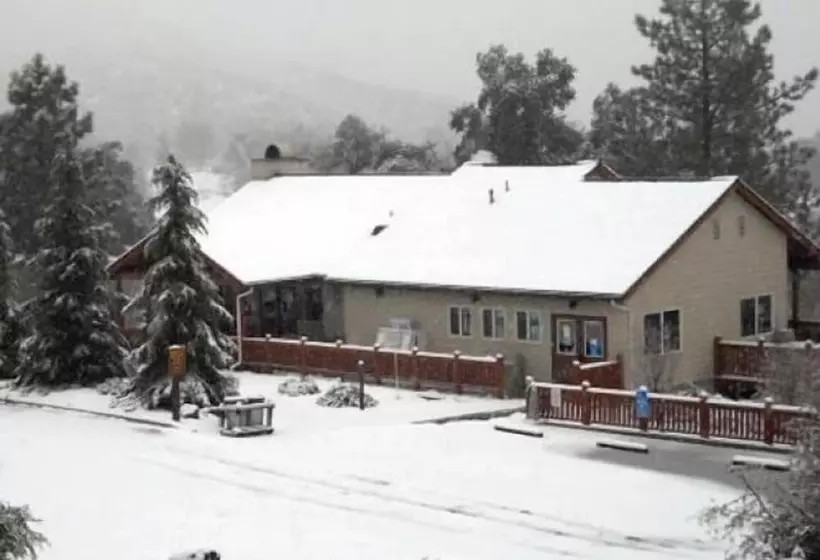 Hotelli Oakzanita Springs Rv Campground