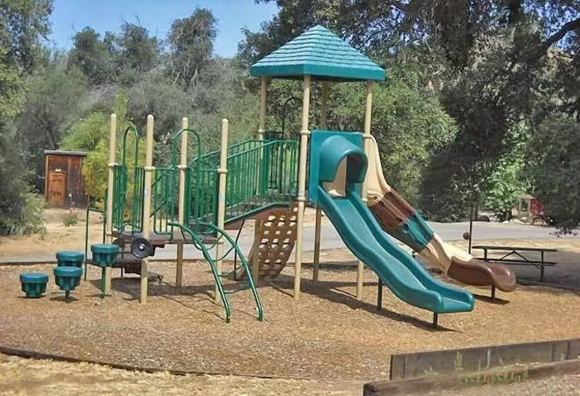 Hotelli Oakzanita Springs Rv Campground