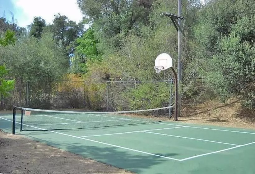 Hotelli Oakzanita Springs Rv Campground