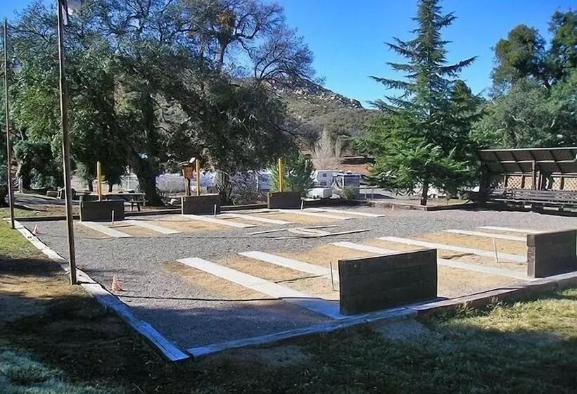 Hotelli Oakzanita Springs Rv Campground